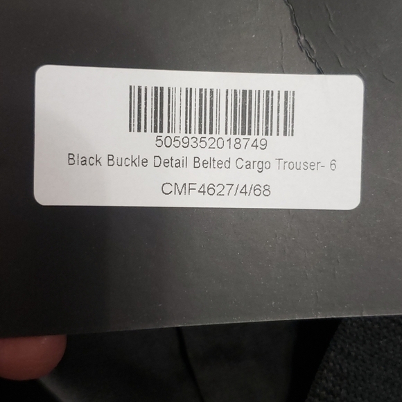 PrettyLittleThing black cargo detail joggers - Picture 9 of 10